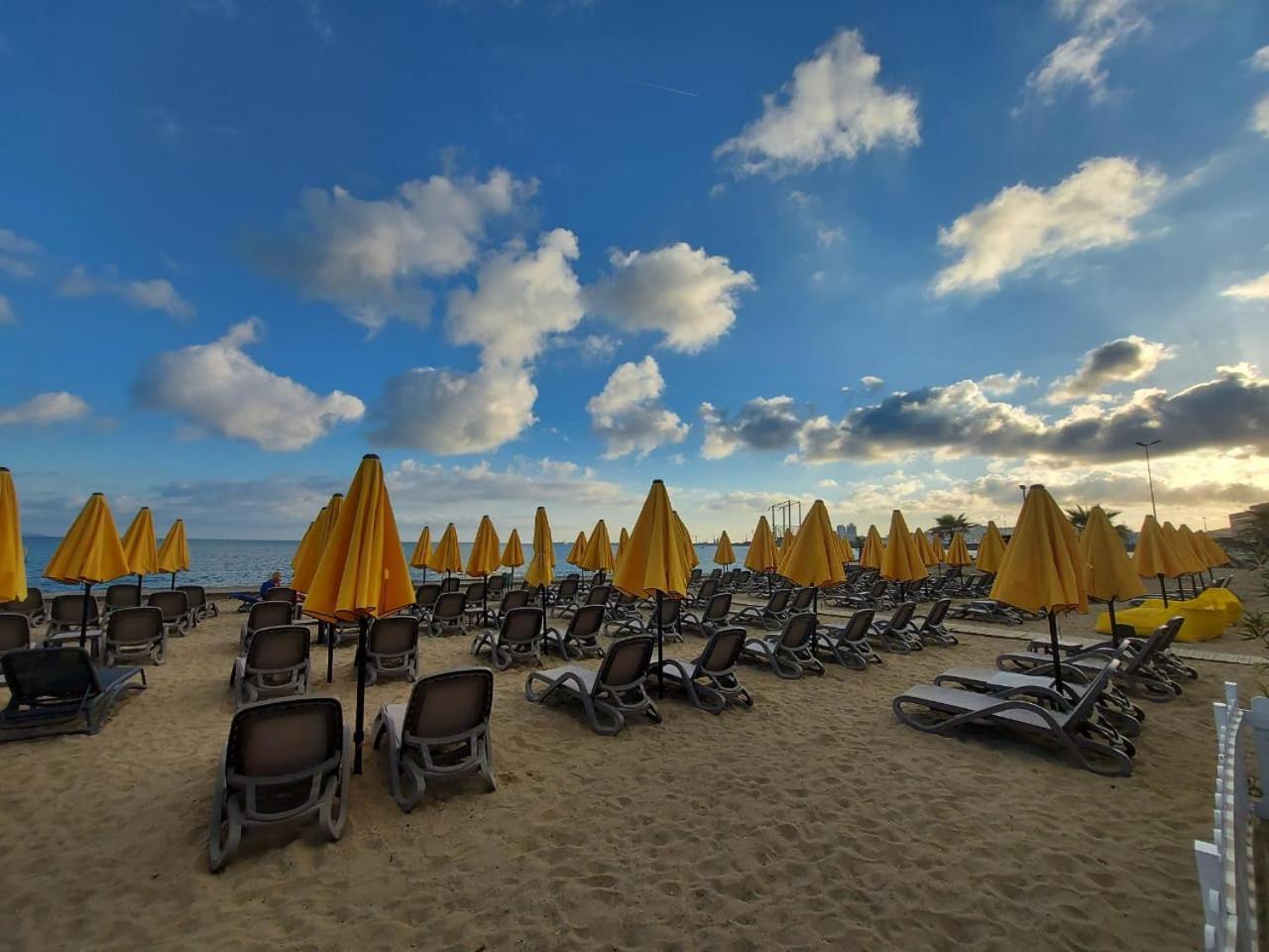 Bral Apartment 5 - Beachfront Durres Exterior photo