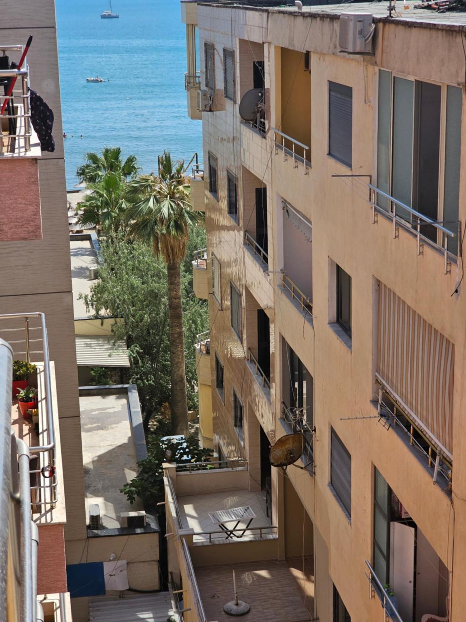 Bral Apartment 5 - Beachfront Durres Exterior photo