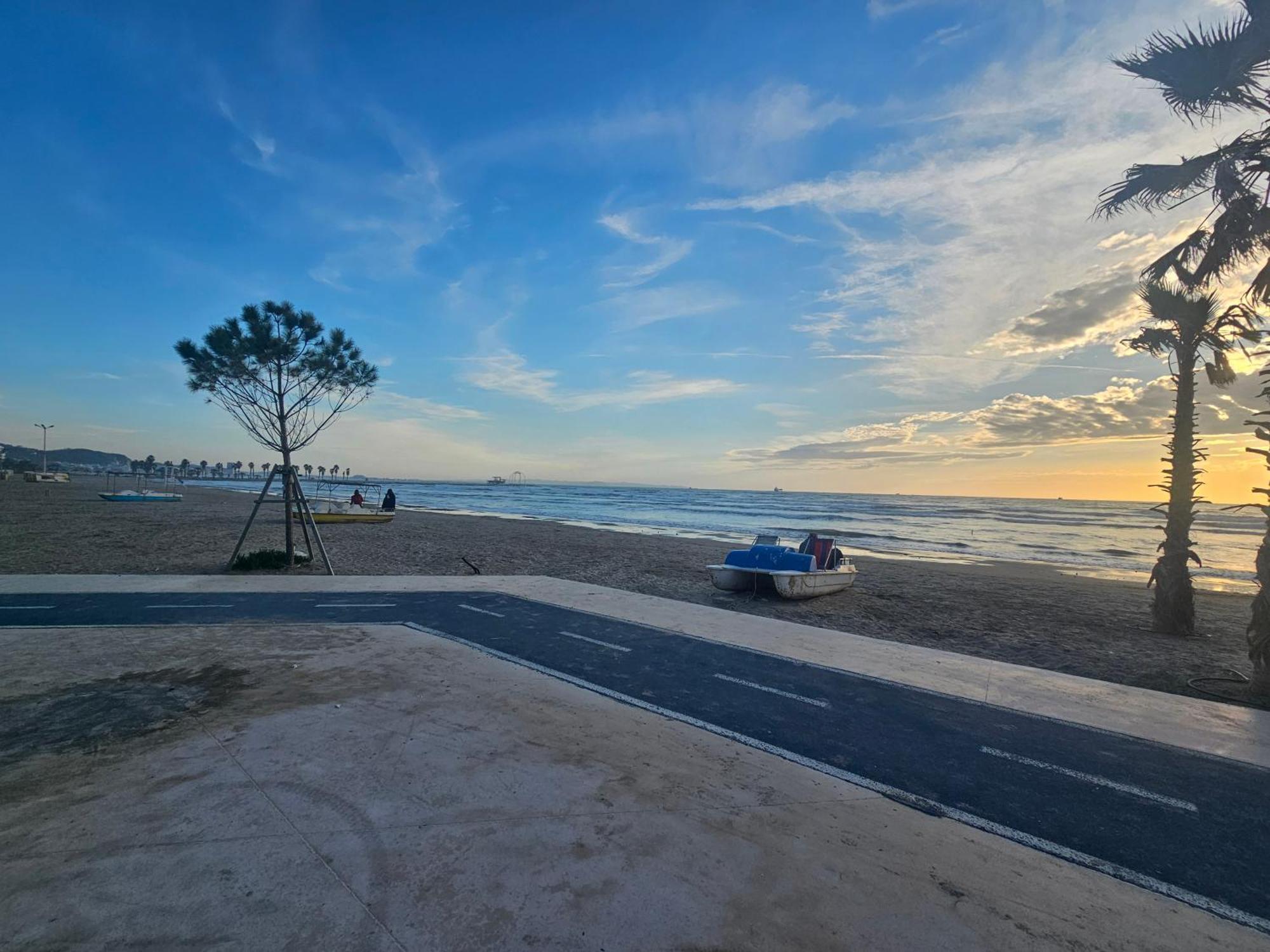 Bral Apartment 5 - Beachfront Durres Exterior photo